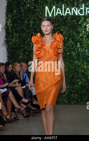 Modelle anzeigen Malandrino s Frühjahr 2008 Designermode bei ihrer Modenschau in New York Fashion Week Stockfoto