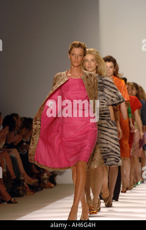 Modelle anzeigen Tuleh Frühjahr 2008 Mode während der New York Fashion Week Stockfoto