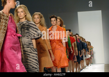 Modelle anzeigen Tuleh Frühjahr 2008 Mode während der New York Fashion Week Stockfoto