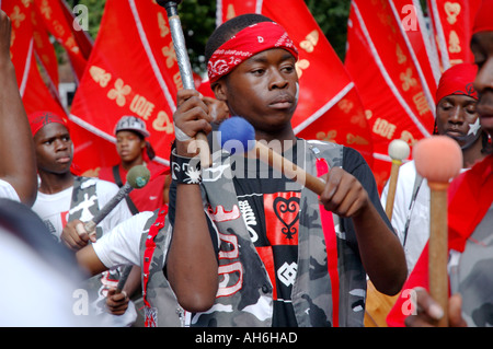 Musiker spielen im jährlichen Notting Hill Carnival durch Straßen von West-London. Stockfoto