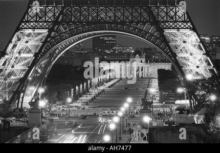 Der Eiffel Turm Champs de Mar l Ecole Militaire Paris Frankreich Stockfoto