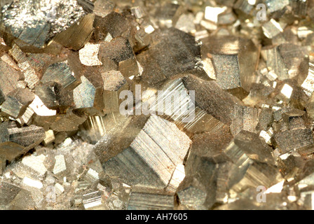 Mineral Pyrit, Octehedral Kristalle auf massivem Pyrit, Tristate, USA Stockfoto