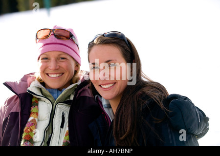 Porträt einer jungen Frau mit einer Mitte erwachsenen Frau lächelnd Stockfoto