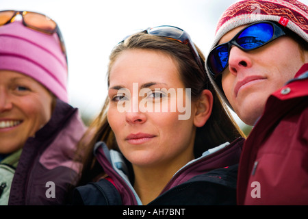 Porträt einer jungen Frau mit einem jungen Mann und Mitte Erwachsene Frau Stockfoto