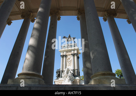 Madrid, Spanien. Parque del Retiro oder Retiro Park. Denkmal für König Alfonso XII. Stockfoto