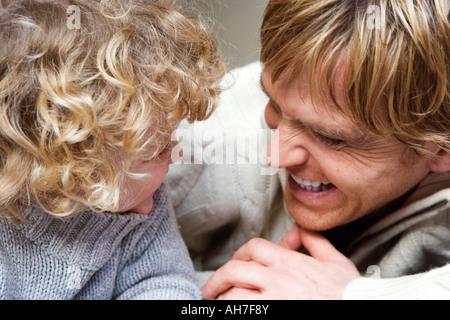 Nahaufnahme eines jungen und seines Vaters Stockfoto