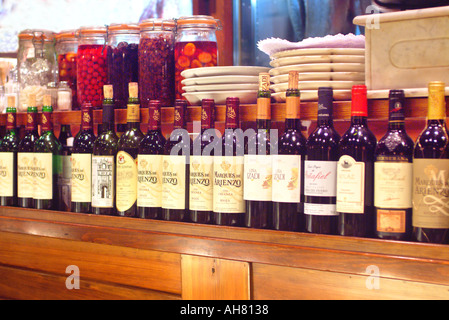 spanischer Wein in Sevilla Tapas bar Stockfoto