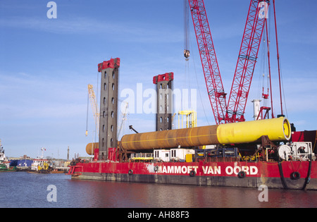 HAMPELMANN MARINE RAMME RIG VERTÄUT AM FLUSS YARE AM HAFEN VON GREAT YARMOUTH NORFOLK EAST ANGLIA ENGLAND UK Stockfoto