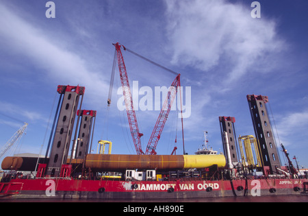 HAMPELMANN MARINE RAMME RIG VERTÄUT AM FLUSS YARE AM HAFEN VON GREAT YARMOUTH NORFOLK EAST ANGLIA ENGLAND UK Stockfoto