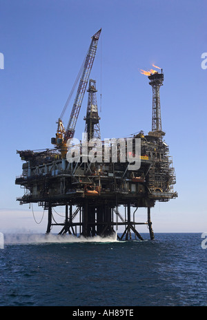 vierziger Jahre Delta Oil Rig Stockfoto