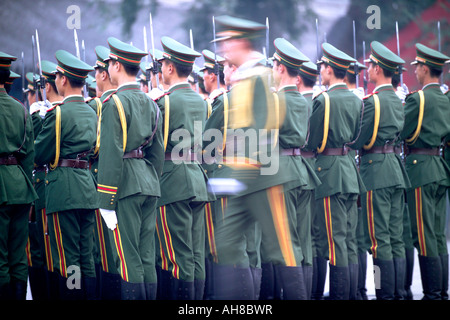 Chinesische Soldaten auf der Parade in der verbotenen Stadt, Peking, China Stockfoto