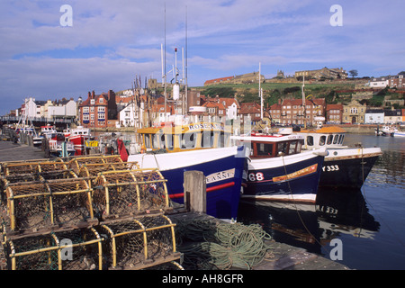 Whitby Hafen Yorkshire Krabben und Hummer Töpfe Stockfoto