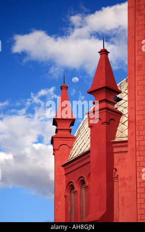 Recoleta Kulturzentrum Kirche Detail am sonnigen Tag mit Mond Stockfoto