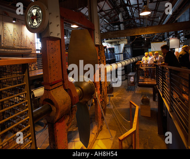 SS Great Britain Museum in Bristol zeigt den Propeller und Ruder aus SS Great Britain Stockfoto