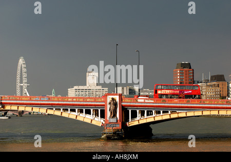 Vauxhall Bridge und Themse, London, England, UK Stockfoto