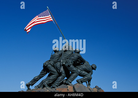 USA-Flagge weht über die Vereinigte Staaten Marine Corp Memorial Washington D C Stockfoto