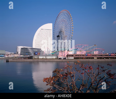Hotel Intercontinental und Kosmos Riesenrad im japanischen Yokohama Bezirk Minato Mirai 21 Stockfoto
