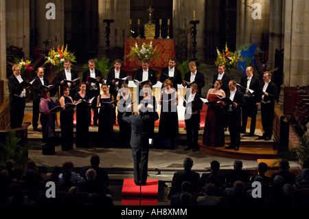 Gabrieli Consort Chorgesang in der Kirche Saint-Jean in Ambert Frankreich Stockfoto