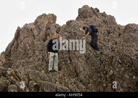 Teil der Crib Goch Kamm herab, beim gehen auf den Gipfel des Mount Snowdon Gwynedd North Wales UK Stockfoto