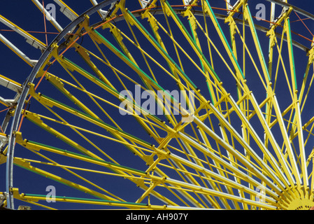 Riesenrad Unterhaltung Fahrt blauer Himmel tagsüber an Street fair Seattle Washington State USA Stockfoto