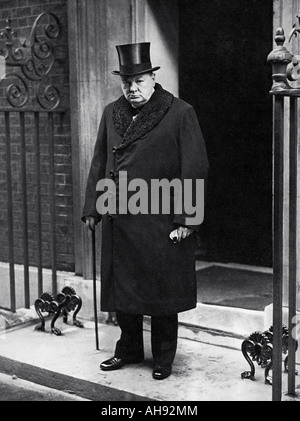 WINSTON CHURCHILL Nr. 10 Downing Street um Neville Chamberlain am 14. November 1940 Beerdigung verlassen Stockfoto