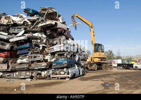 Autos im Recyclingcenter Stockfoto