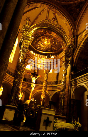 Innenministerium der Catedral De La Inmaculada Concepción in der Kolonialstadt Cuenca Ecuador Stockfoto