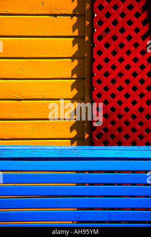 Farbige Fassade Detail, Holzstruktur und Abstrtact Formen am Caminito Street, La Boca, Buenos Aires Stockfoto