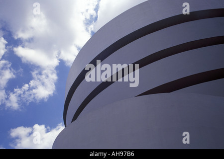 Ein Blick auf das Guggenheim-Museum auf der Fifth Avenue in New York City Stockfoto