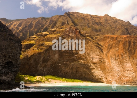 Hawaii Kauai schöne Szene von Ocean Beach und Aqua blaue Wasser der bergigen Napali Küste Stockfoto