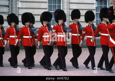 Die Wachablösung vor Buchingham Palast in London Stockfoto