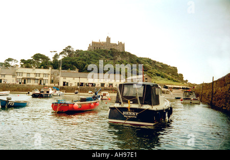 St. Michaels Mount St Ives Cornwall Gesamtansicht mit Boote im Hafen August 02. Stockfoto