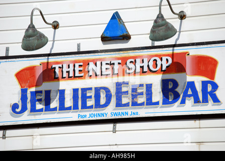 Meeresfrüchte-Ladenschild, The Stade, Hastings Altstadt, Hastings, East Sussex, England, Vereinigtes Königreich Stockfoto