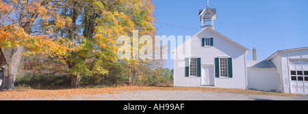 Ein Zimmer-Schulhaus im Upstate NY Herbst Stockfoto