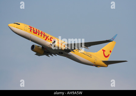 Kommerzielle Luftfahrt. TUIfly Boeing 737-800 Airliner bei der Abreise Stockfoto