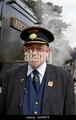 Freiwillige Zug Wache mit Black Prince Dampfmaschine bei Winchcombe Station Stockfoto