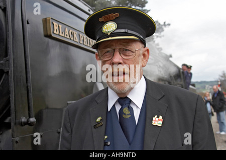 Freiwillige Zug Wache mit Black Prince Dampfmaschine bei Winchcombe Station Stockfoto