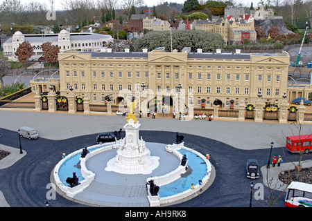 Modell des Buckingham Palace-Gebäude und Victoria Memorial in London Bereich Miniland im Legoland Stockfoto