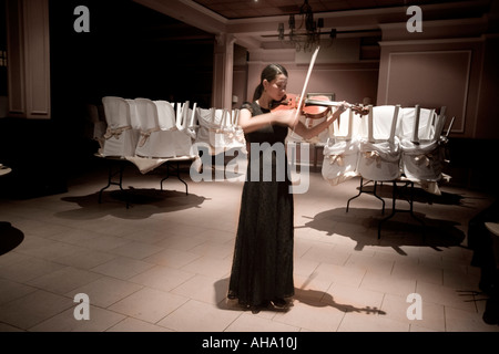 Musik klassische Algorithmus Violine Spieler Instrument Zeichenfolge Instrumentalist instrumental Orchester Symphonie tunes Musik-Theorie-Konzert Stockfoto