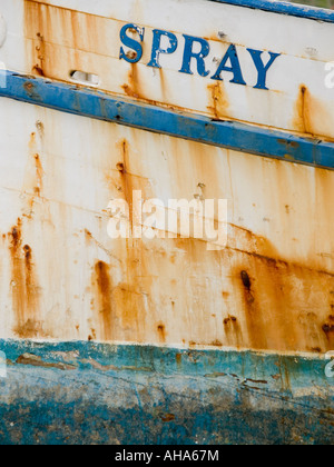 Abblätternde Farbe auf einem Boot Stockfoto