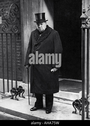 WINSTON CHURCHILL Nr. 10 Downing Street um Neville Chamberlain am 14. November 1940 Beerdigung verlassen Stockfoto