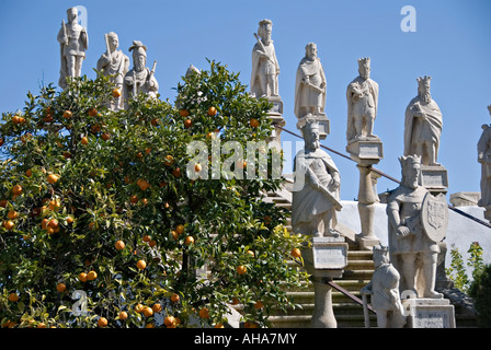 Anfang der 18c barocken Gärten des Bischofs (Jardim Paco Episcopal do) in Castelo Branco, Portugal. Statuen der Könige Linie den Garten Schritte Stockfoto