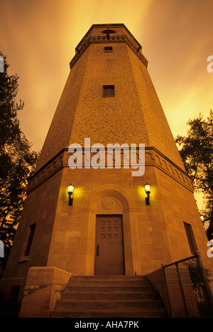 ORIGINAL 1928 HIGHLAND PARK WASSERTURM IN ST. PAUL, MINNESOTA.  FALLEN SIE ABEND MIT GOLDENEM LICHT. Stockfoto