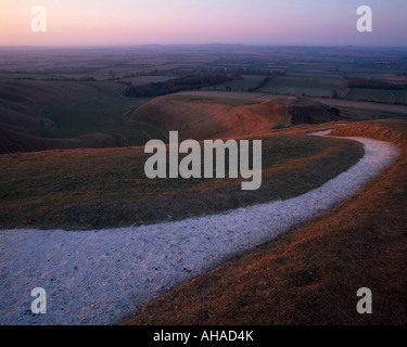 Blick von Uffington White Horse in Richtung Dragon Hill und der Krippe, Oxfordshire, Vereinigtes Königreich Stockfoto