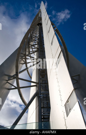 Nach oben auf das Skelett wie Struktur der Glasgow Tower, Glasgow, Schottland Stockfoto