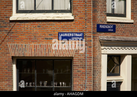 Straße Zeichen auf Gebäude in Amsterdam Stockfoto
