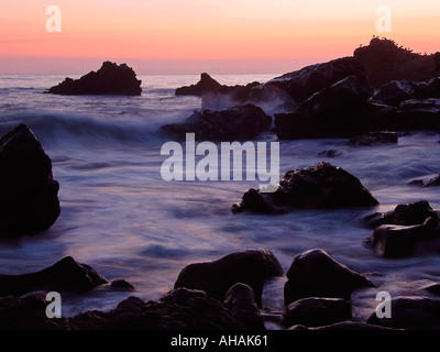 Einem romantischen Himmel und tosenden Brandung in Corona Del Mar California Newport Beach Stockfoto