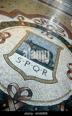 Mailand Italien Fliesen Mosaik Bull Galleria Vittorio Emanuele II Stockfoto