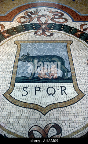 Mailand Italien Fliesen Mosaik Bull Galleria Vittorio Emanuele II Stockfoto