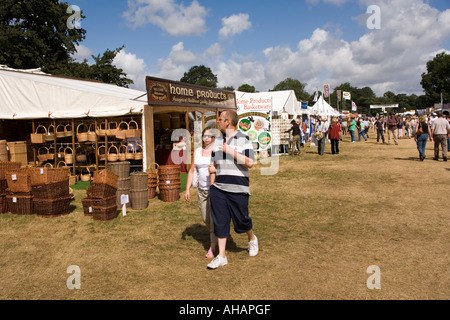 UK Hampshire Romsey Broadlands CLA Game Fair Garten Produkt steht Stockfoto